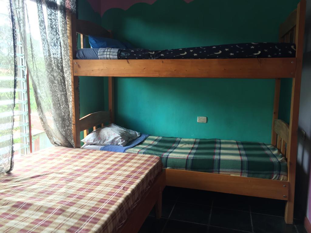 Mi Casa Tica Hostel Monteverde Стая снимка